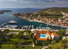 Boat Picnic Tour from Trogir with Kastela Excursions